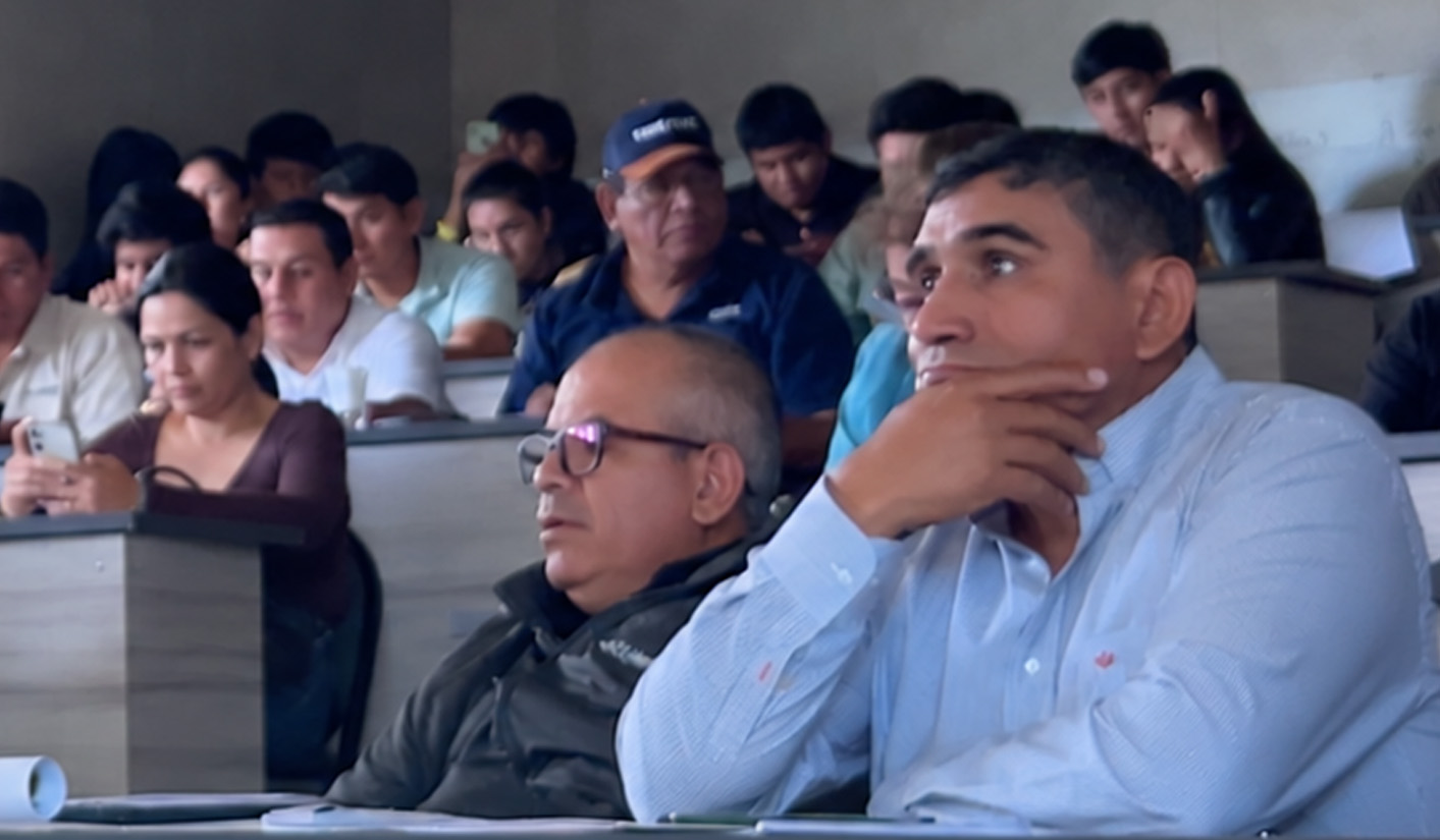 Participantes atendiendo una clase de PROFEL
